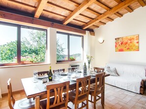 Comfort House, 3 Bedrooms | Living room - Inviting Farmhouse in Appenines With Covered Swimming Pool (Apecchio)