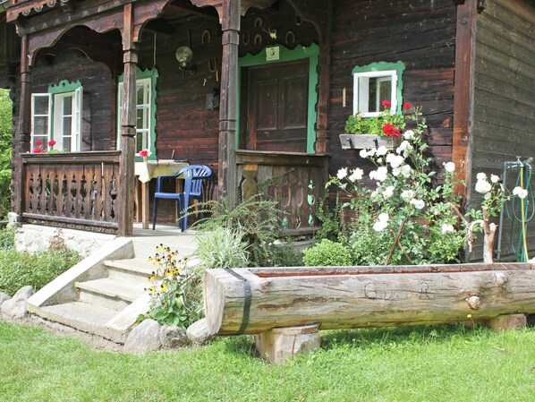 Deluxe House, 2 Bedrooms | Balcony - Peaceful Cottage Near Ski Area in Gmund (Gmuend in Kaernten)