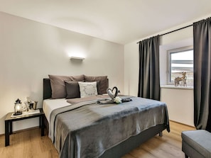 Departamento clásico, 2 habitaciones | 4 habitaciones, muebles diferentes y ropa de cama 