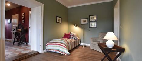 5 bedrooms, individually furnished, bed sheets