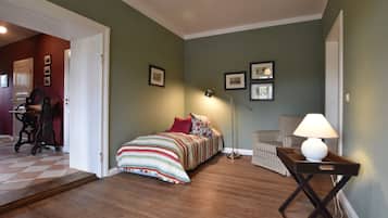 5 bedrooms, individually furnished, bed sheets