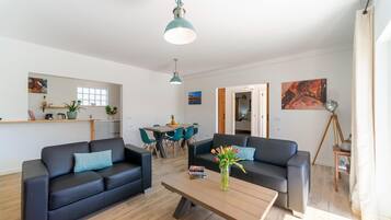 Nhà phong cách cổ điển, 3 phòng ngủ | Phòng khách | Lò sưởi