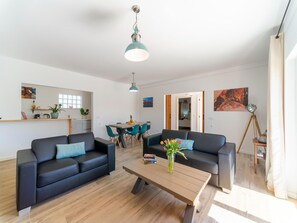 Classic House, 3 Bedrooms | Living room - Rural Holiday Home in Netos-almagreira With Shared Pool (Pombal)