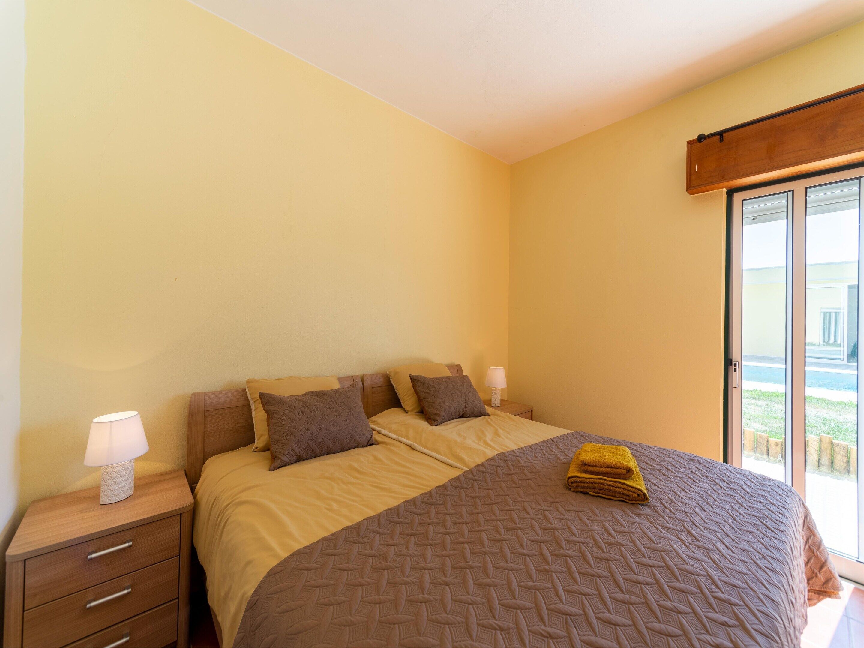 7 bedrooms, individually furnished, iron/ironing board, bed sheets