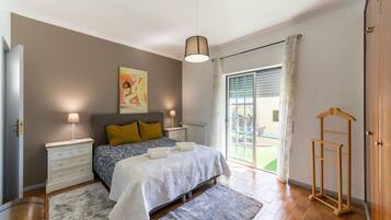 7 bedrooms, individually furnished, iron/ironing board, bed sheets