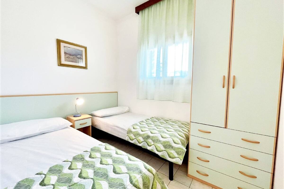 3 quartos, individualmente mobiliados