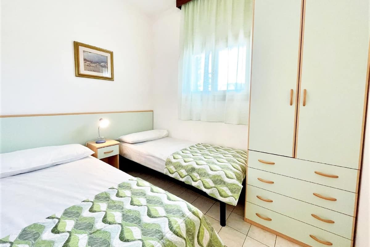 3 bedrooms, individually furnished