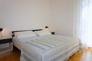 24 bedrooms, individually furnished - Nice Villa in Porto Santa Margherita With Garden (Caorle)