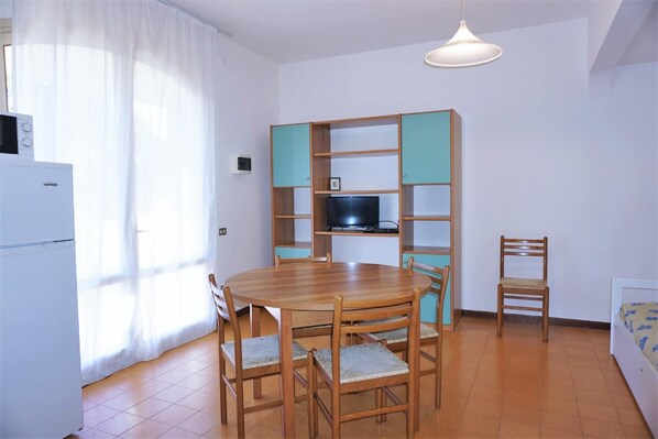 Dining - Nice Villa in Porto Santa Margherita With Garden (Caorle)