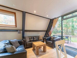 Casa clássico, 3 quartos | Sala de estar | DVD player