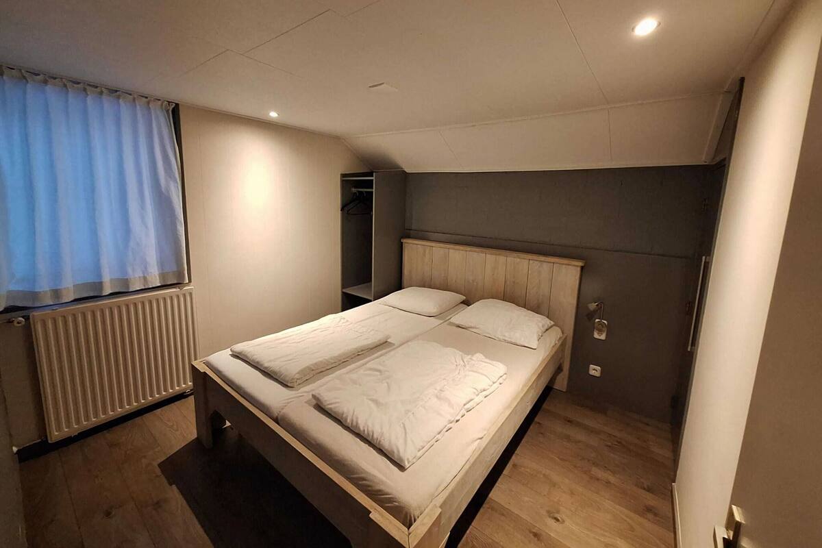 Deluxe House, 1 Bedroom | 7 bedrooms, individually furnished, bed sheets