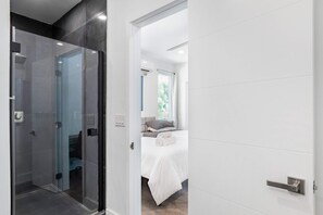 Hus | 6 sovrum, skrivbord och internet