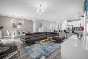 House | 8 bedrooms, Internet - Upstay Championsgate Resort Home w the Best Perks (Davenport)