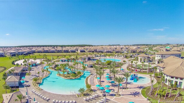 A resort with multiple swimming pools, sun loungers, and a well-maintained lawn area. - Upstay Championsgate Resort Home w the Best Perks (Davenport)