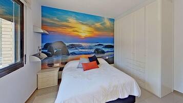 4 slaapkamers, een bureau, een strijkplank/strijkijzer, gratis wifi