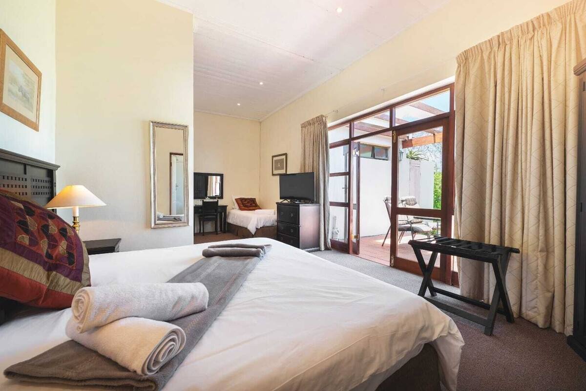 Family Room | Laptop workspace, iron/ironing board (on request), WiFi (free)