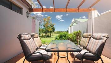 Family Room | Terrace/patio