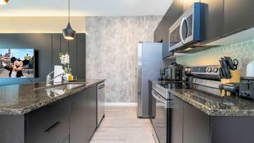 Appartamento | 3 camere, una scrivania, Internet