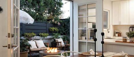 冰箱、微波炉、烤箱、炉灶