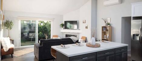 Télévision, cheminée