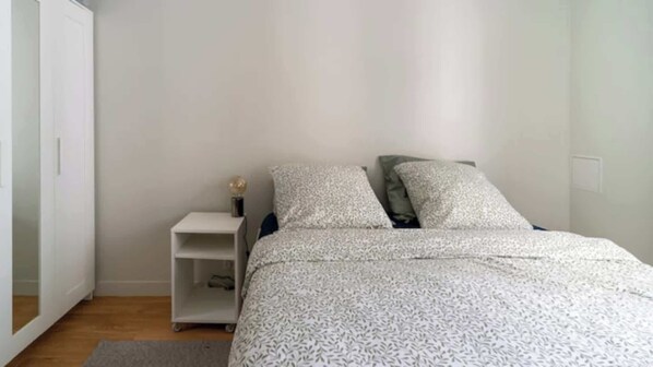 1 bedroom, iron/ironing board, Internet, bed sheets