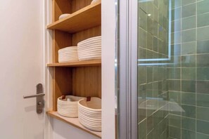 Shower, hair dryer, towels