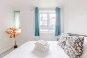 1 bedroom, internet, bed sheets - Well-Presented 1BD Flat, Heart of East London (Greater London)