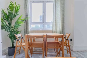 Dining - Well-Presented 1BD Flat, Heart of East London (Greater London)