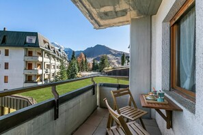 Familie appartement, meerdere slaapkamers (Wolf & Deer Apartment Ski-In Ski-Out) | Balkon