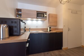 Kühlschrank, Mikrowelle, Geschirrspüler