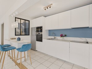 Kühlschrank, Mikrowelle, Geschirrspüler