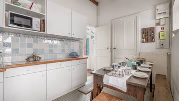 Réfrigérateur, micro-ondes, four, lave-vaisselle