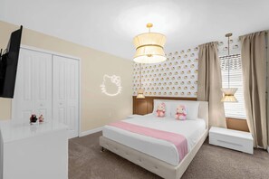8 bedrooms, iron/ironing board, WiFi, bed sheets
