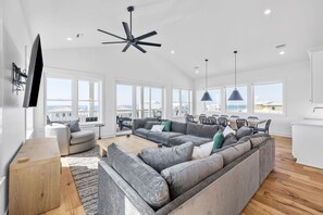 TV - Available for Holidays! North Cape! Private Pool! Elevator! Bay and Gulf Views! (Port St. Joe)