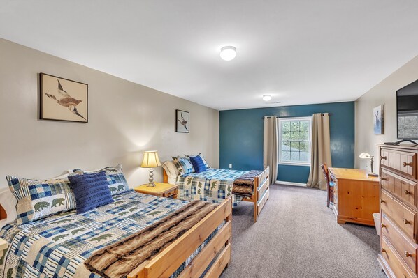 Studio | Laptop workspace, free WiFi