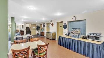 Studio | Dining