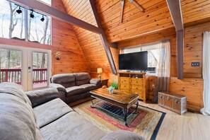 Cabane, 3 chambres | Coin séjour | TV connectée