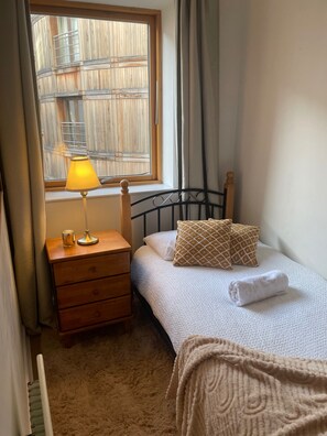 2 habitaciones, tabla de planchar con plancha y wifi gratis 