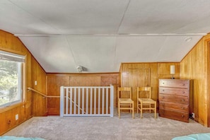 Interior - Tranquil Edge Retreat - Truly Oceanfront Hot Tub (Lincoln City)