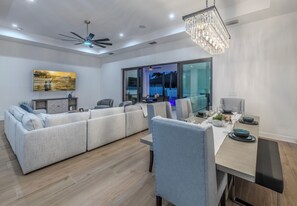 Dining - New Home - Close to Beach - Huge Pool and Spa (Naples)