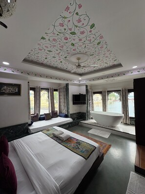 Premium Studio Suite, Accessible Bathtub, Lake View - Hide-in Udaipur (Udaipur)