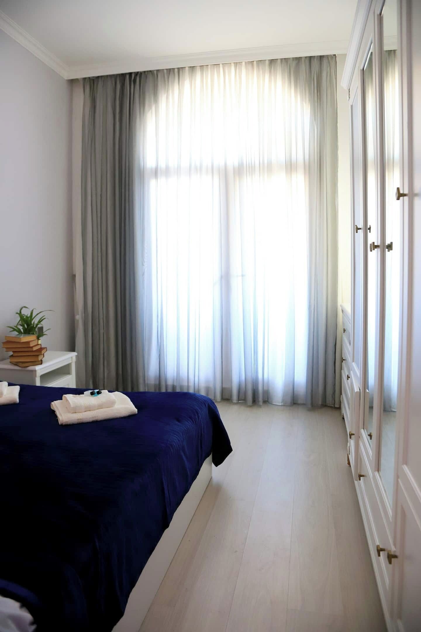 Apartamento conforto, sacada, vista para a cidade | 1 quarto, ferros/tábuas de passar roupa, Wi-Fi de cortesia