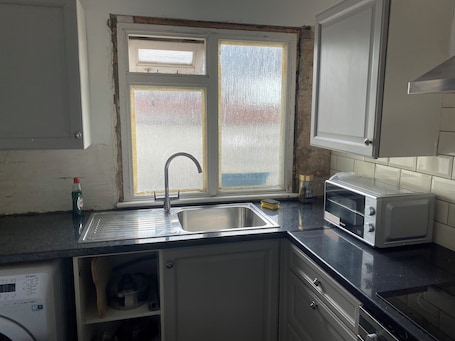 Apartment | Private kitchen | Fridge, microwave, oven, stovetop