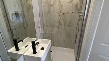 Apartment | Bathroom | Shower, towels