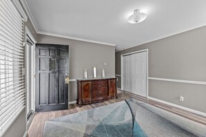 Interior - Charming 3-bedroom house in welcoming New Bern with WiFi, AC (New Bern)