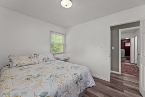 3 bedrooms, WiFi, bed sheets - Charming 3-bedroom house in welcoming New Bern with WiFi, AC (New Bern)