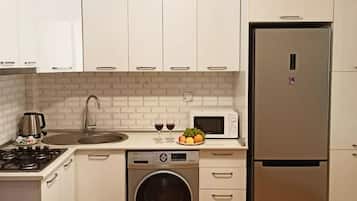Superior Apartment, Balcony, City View | Private kitchen | Electric kettle