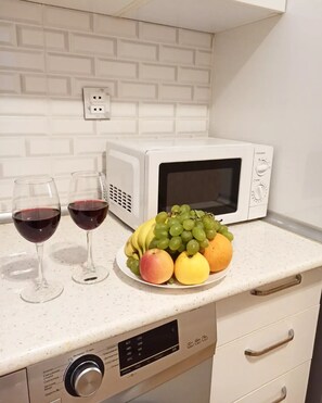 Superior Apartment, Balcony, City View | Private kitchen | Electric kettle