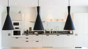 Frigorifero, microonde, forno, lavastoviglie
