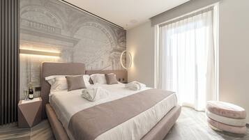 Piazza Venezia - Luxury Room | Minibar, in-room safe, blackout drapes, soundproofing